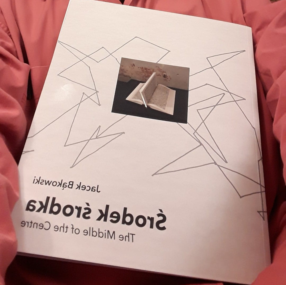 Grafika do relacji z atorskiego spotkania Jacka Bąkowskiego na którym promował swoją książkę