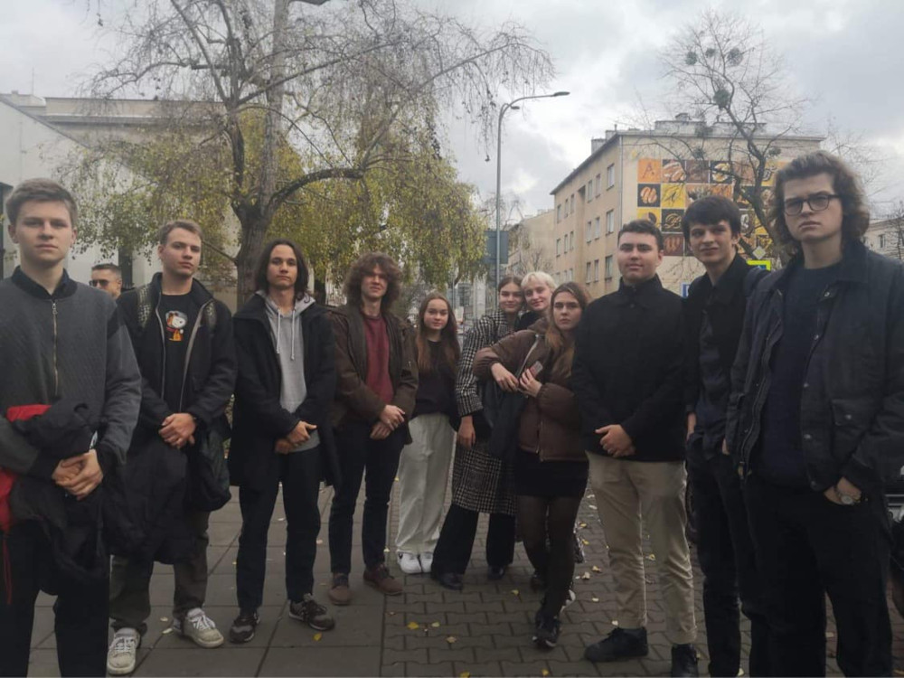 Grafika do wizyty w Nowym Teatrze